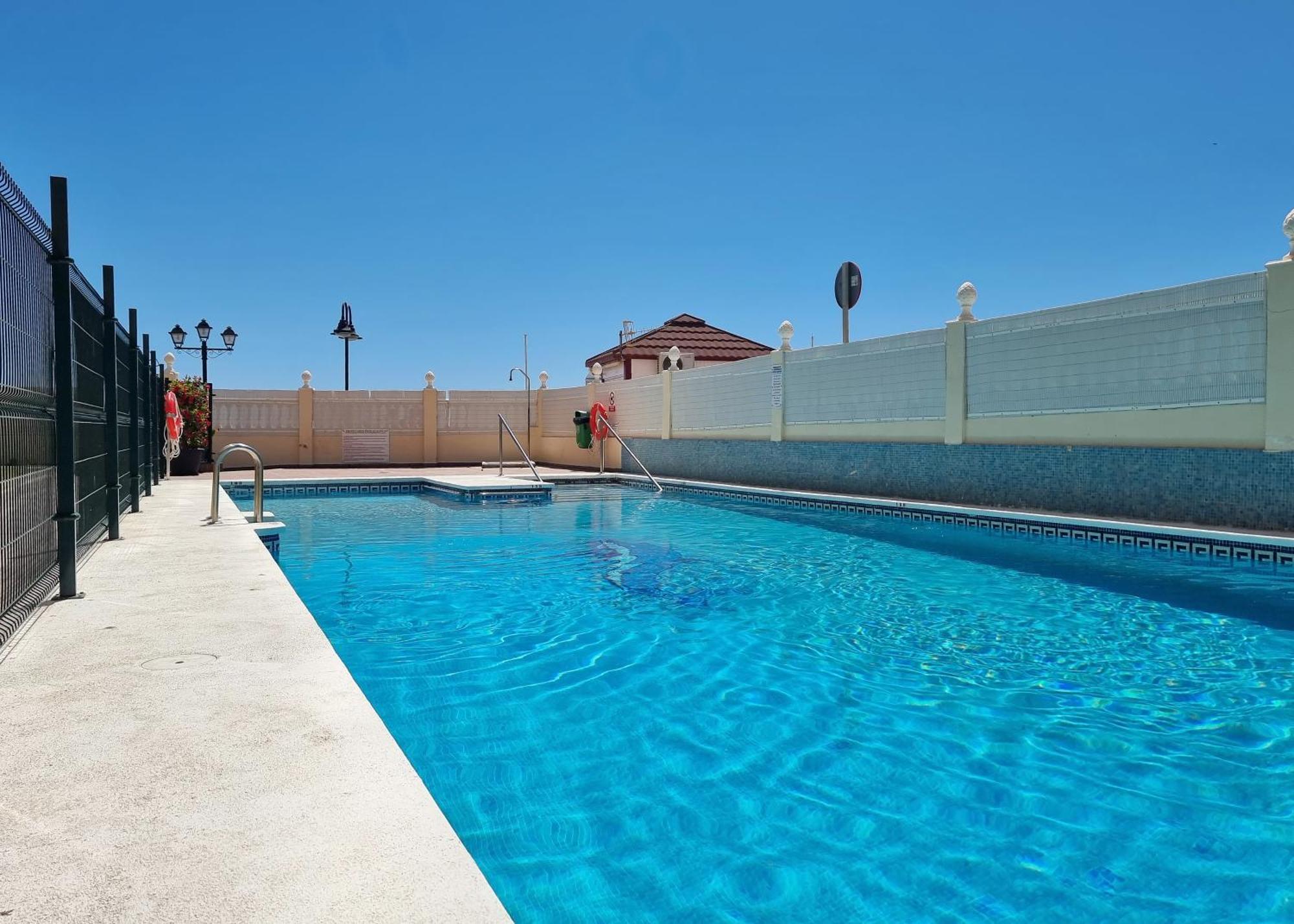 Tinoko Apartament In La Carihuela Beach Torremolinos Exterior foto