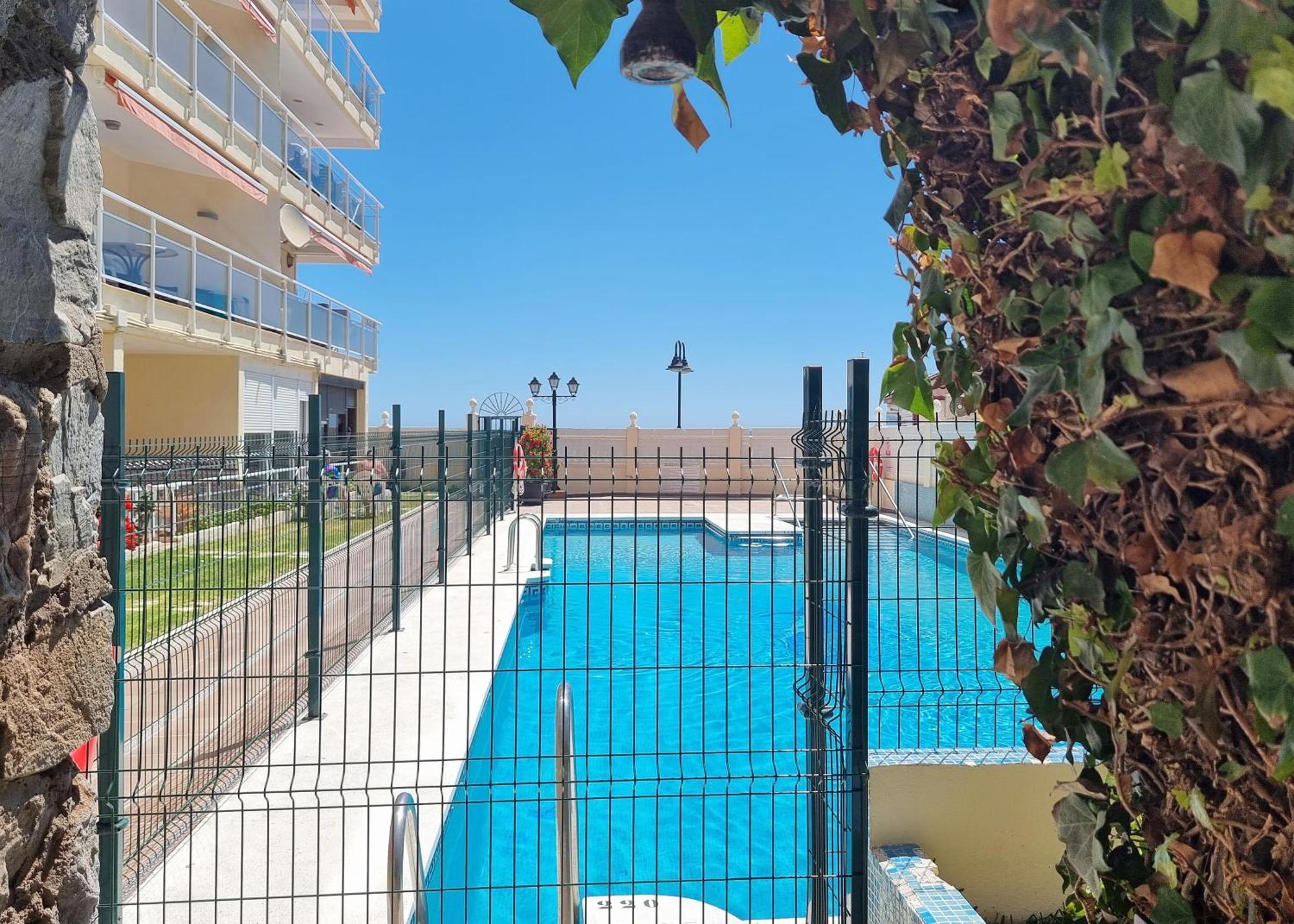 Tinoko Apartament In La Carihuela Beach Torremolinos Exterior foto